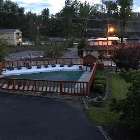 Spacious Downtown Condo Walking Distance To Downtown Gatlinburg Sleeps 6 Guests Esterno foto