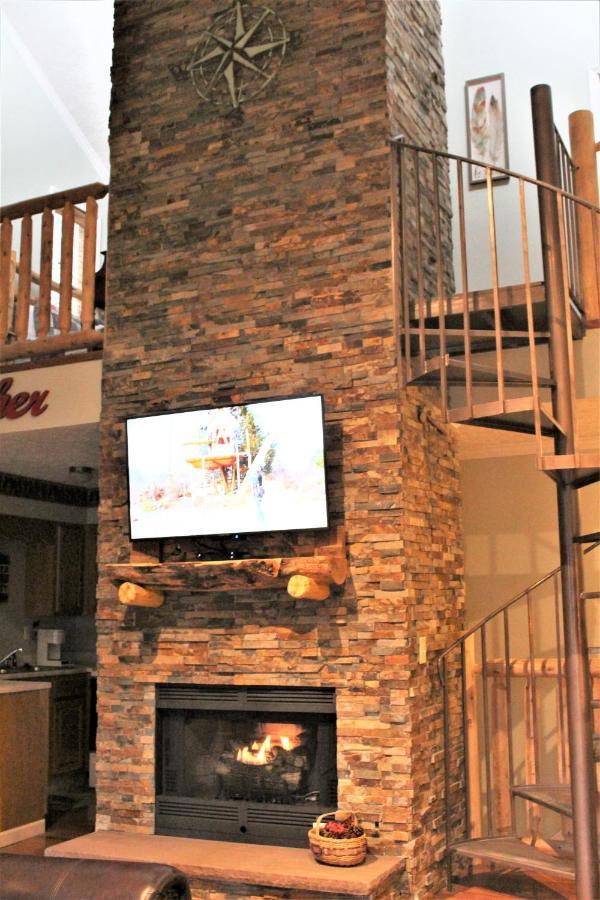 Spacious Downtown Condo Walking Distance To Downtown Gatlinburg Sleeps 6 Guests Esterno foto