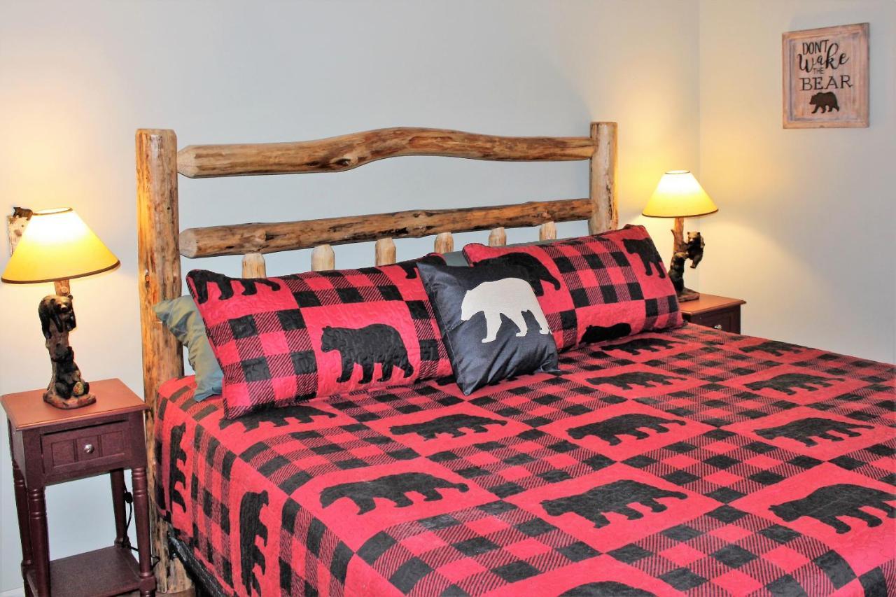 Spacious Downtown Condo Walking Distance To Downtown Gatlinburg Sleeps 6 Guests Esterno foto