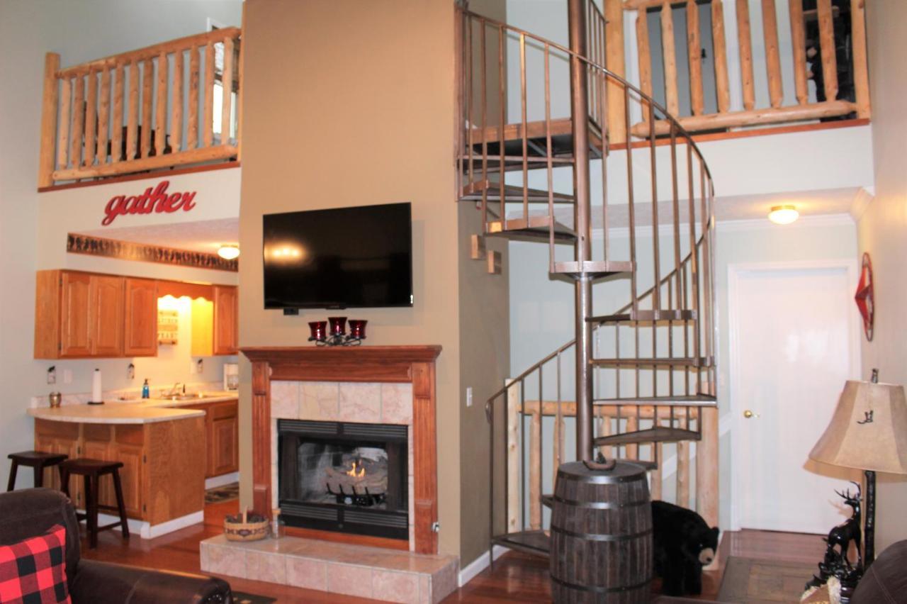 Spacious Downtown Condo Walking Distance To Downtown Gatlinburg Sleeps 6 Guests Esterno foto