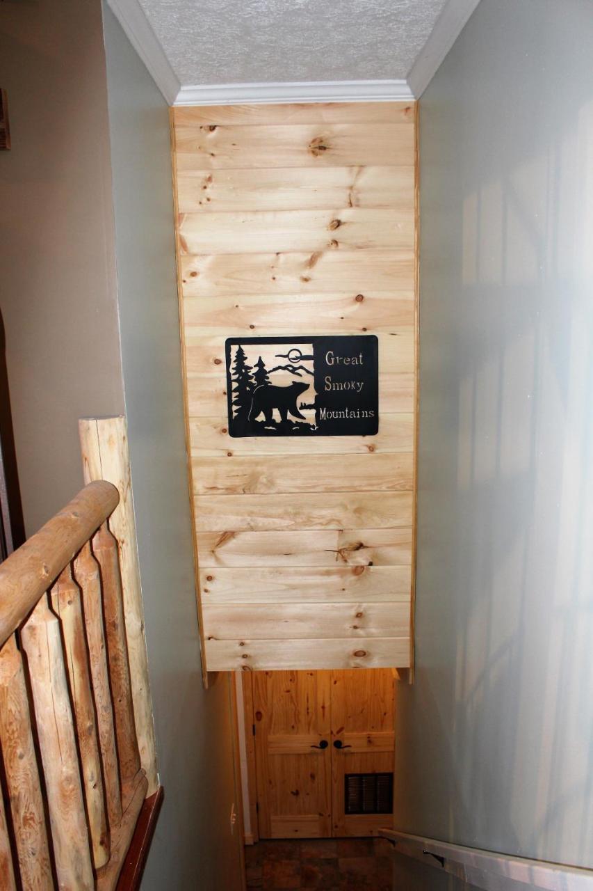 Spacious Downtown Condo Walking Distance To Downtown Gatlinburg Sleeps 6 Guests Esterno foto