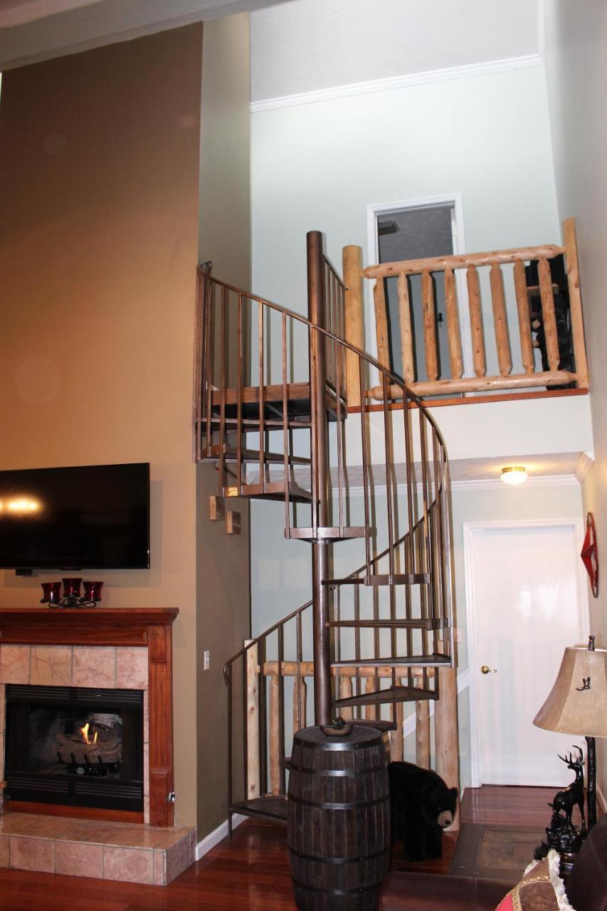 Spacious Downtown Condo Walking Distance To Downtown Gatlinburg Sleeps 6 Guests Esterno foto