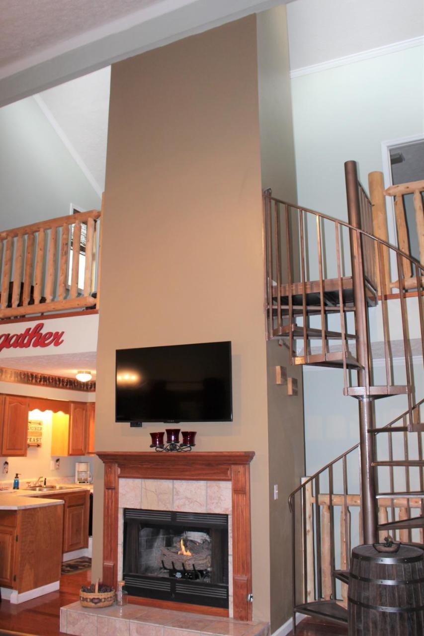 Spacious Downtown Condo Walking Distance To Downtown Gatlinburg Sleeps 6 Guests Esterno foto