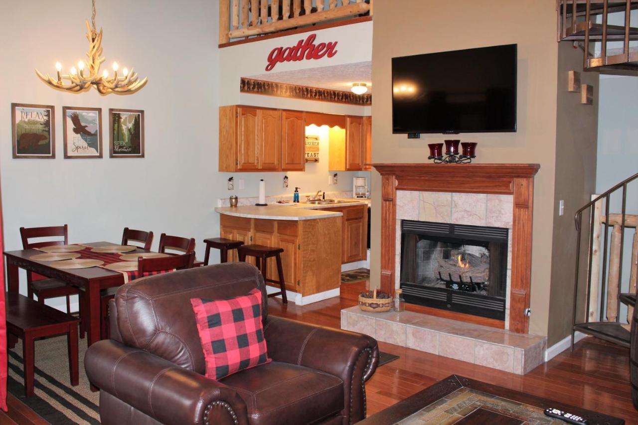 Spacious Downtown Condo Walking Distance To Downtown Gatlinburg Sleeps 6 Guests Esterno foto